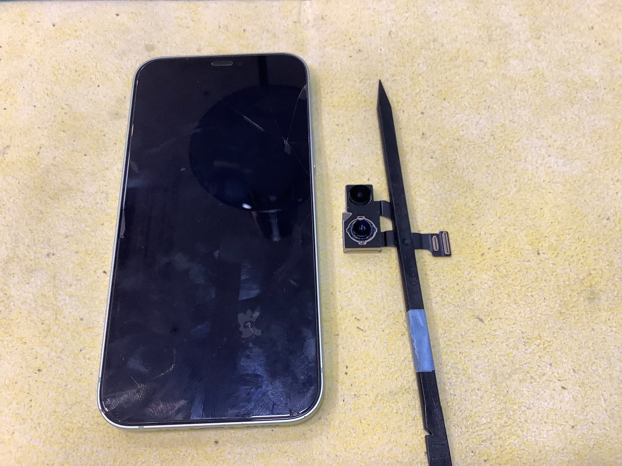 ふじみ野市、川越市、所沢市でiPhone12のアウトカメラ交換なら【スマホ修理工房イオン大井店】にお任せください！